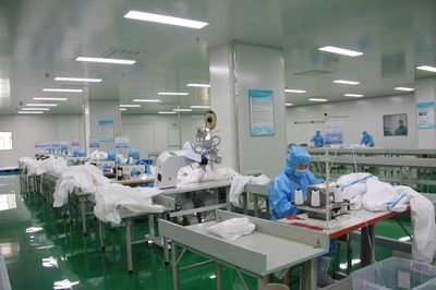 1號(hào)君探訪江蘇省產(chǎn)量最大防護(hù)服生產(chǎn)企業(yè),30天趕制百萬套